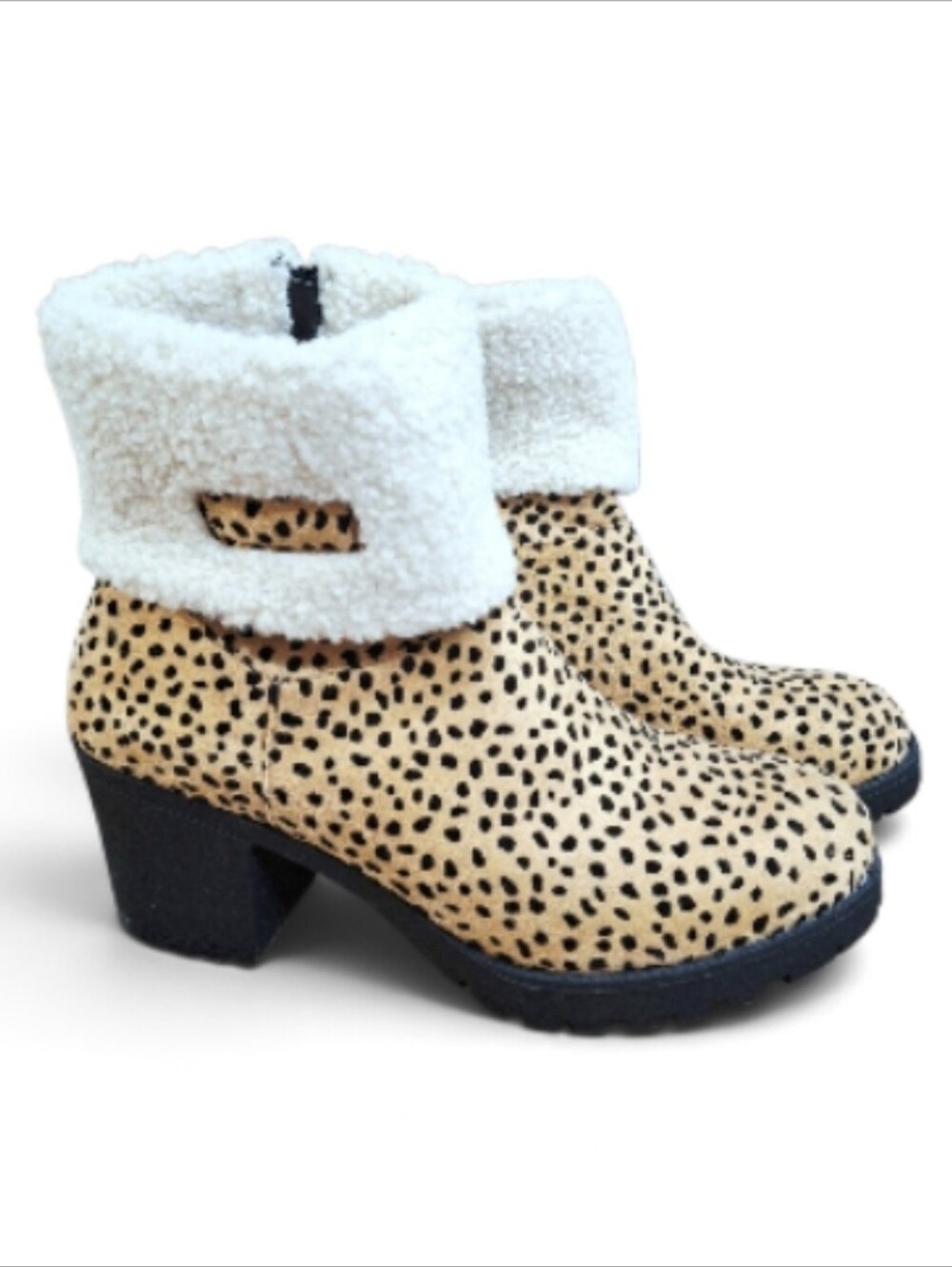 Women's Cheetah Print Boots with Sherpa Cuff~Size 10